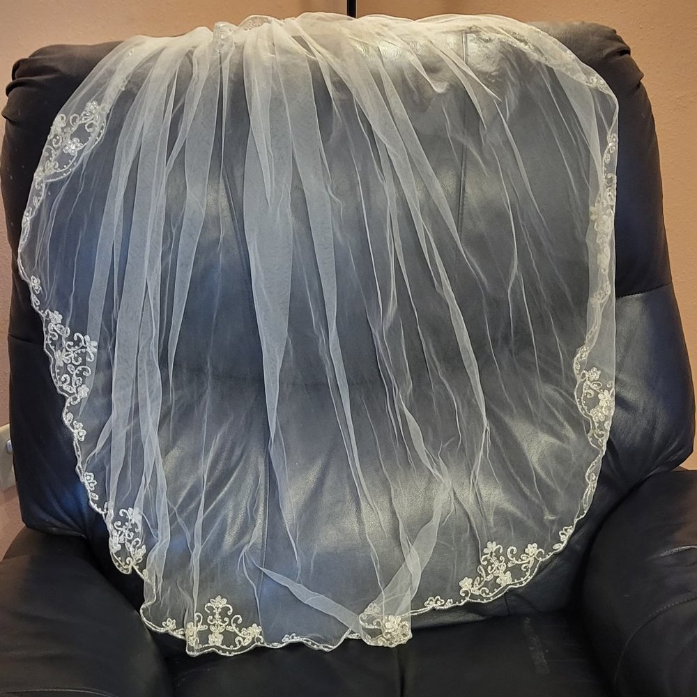 Brand new Ivory Wedding Veil